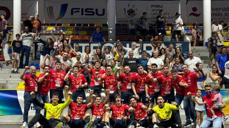 Los componentes de la selección nacional universitaria en el Mundial, con Aitor Albizu y Daniel Santamaría
