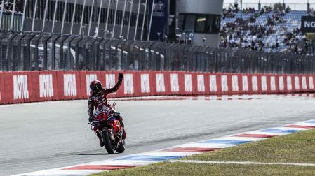 Bagnaia celebra la 'pole' en el circuito de Assen