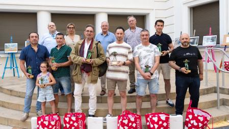 Detrás, de izda. a dcha.: Javier Pérez-Nievas, Icíar Les Urra, Tomás Saso Barberán, Félix Esáin Ibiricu, y Daniel Andión Espinal. Delante, de izda. a dcha.: Javier García Escribano, Alicia Liñán Mugueta, Fernando Arriazu Gómara, Alberto Álvarez Ribes, Miguel Gasset Gascón, Francisco Javier Munuera González, y Raúl López Segura