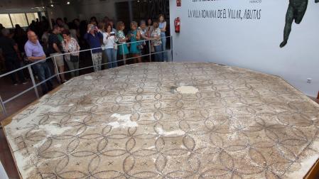 Imagen del mosaico de la villa romana de Ablitas expuesto en la casa de cultura de la localidad ribera