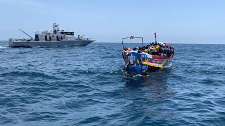 Las fuerzas de seguridad de Senegal interceptan una embarcación frente a sus costas