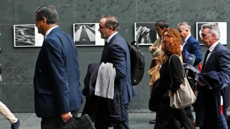 RUPTURA DE RELACIONES TRAS LA MOCIÓN DE CENSURA EN PAMPLONA. Los 15 parlamentarios de UPN abandonaron el 14 de diciembre el pleno del Parlamento , en protesta por el acuerdo entre PSN y EH Bildu para desalojar a Cristina Ibarrola de la alcaldía de Pamplona