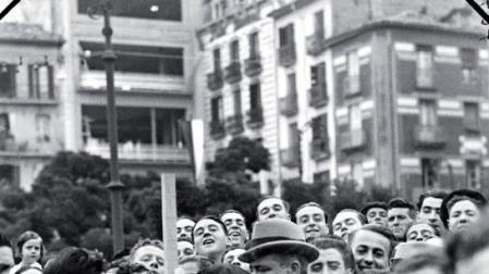Juanito Echepare en uno de sus últimos lanzamientos desde la plaza del Castillo