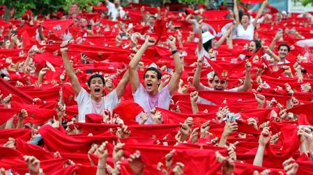 Fotos del chupinazo 2024 de San Fermín en la plaza del Castillo.