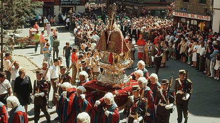 Procesión de san Fermín, 1969-1971 con el cardenal Tavera y muy poco masificada