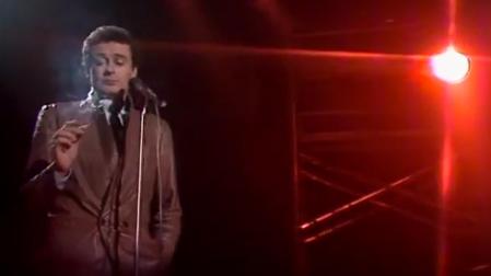 Pino D'Angio, en una imagen del videoclip de 'Ma quale idea'