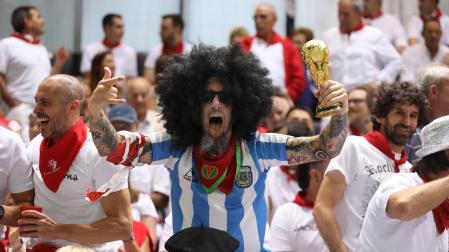 Ambiente y jugadas de la final del Torneo de Pelota San Fermín disputada en el frontón Labrit entre Jokin Altuna y Jon Ander Peña