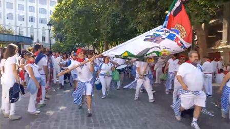 La Peña de Los de Bronce llega a la Plaza de Toros de Pamplona