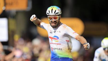 Gesto de rabia de Turgis celebrando su victoria en la novena etapa del Tour