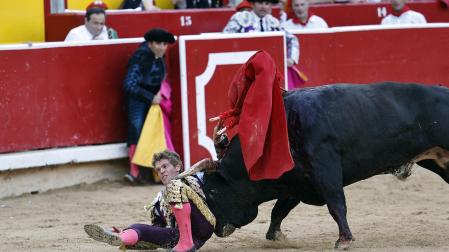 Fotos de la corrida de La Palmosilla, en la que se han cortado tres orejas y Borja Jiménez ha sufrido una cornada./