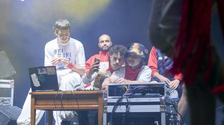 Concierto de Dinamita y Chill Mafia en la Plaza del Castillo la noche del 7 de julio