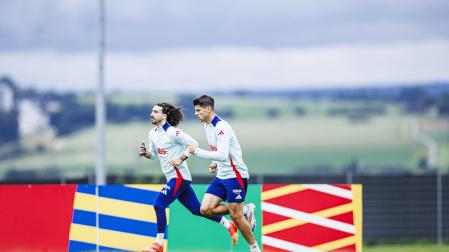 Marc Cucurella y Álvaro Morata realizan carrera durante la concentración de España en Donaueschingen