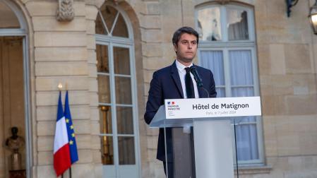Gabriel Attal presentó su dimisión al presidente Emmanuel Macron, quien le pidió que continúe de forma provisional "para garantizar la estabilidad del país",