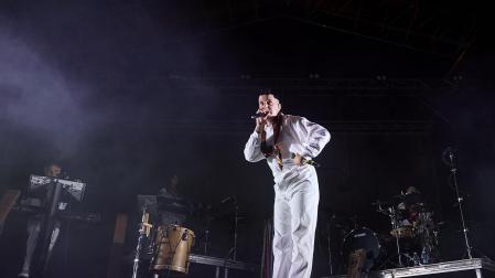 Actuación del grupo vasco Zetak la noche del 8 de julio de 2024 en la Plaza del Castillo durante SanFermies