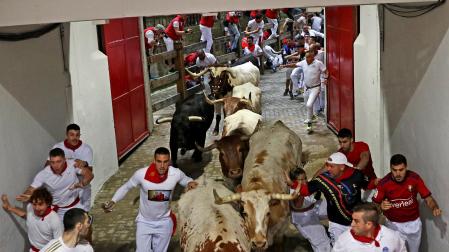 Tramo del callejón en el tercer encierro de San Fermín 2024. |