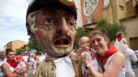 Foto de la salida de la Comparsa de Gigantes y Cabezudos este 9 de julio de 2024 en San Fermín