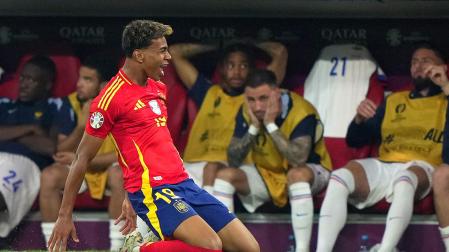 Lamine Yamal celebra su tanto frente a Francia