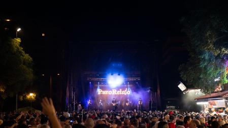Público asistente al concierto de Puro Relajo en Antoniutti en San Fermín