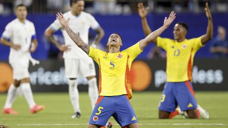 Kevin Castano y Yerri Mina reaccionan al defender a Colombia contra Uruguay