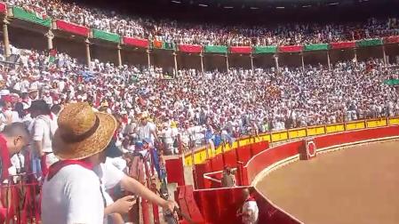 la lluvia cae poco antes del inicio de la corrida del 11 de julio pero no peligra el festejo