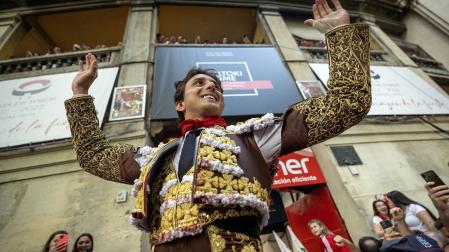 Imágenes de la corrida del 12 de julio con toros de la ganadería Jandilla para los diestros  Cayetano Rivera, Roca Rey y Pablo Aguado