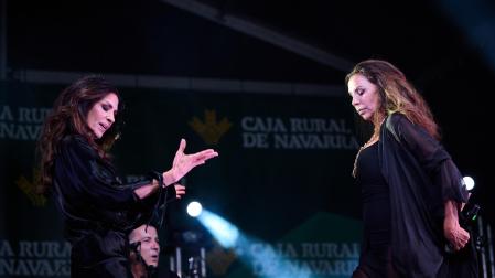 Concierto de Azúcar Moreno en la plaza de la Cruz.