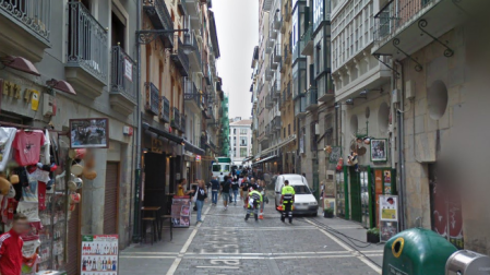 El suceso ha ocurrido a la altura del portal número 47 de la Estafeta