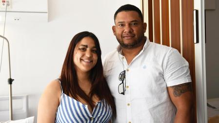 Jennifer Rodríguez y Gorka Peral, en la habitación del Hospital Universitario de Navarra