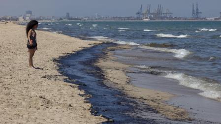 Un vertido de unos dos km obliga a prohibir el baño en playas del Saler y l'Arbre del Gos, Valencia
