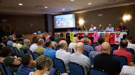 Patrocinadores y organizadores presentaron la Vuelta en el Hotel Andría de Orkoien en un acto que contó con una gran asistencia