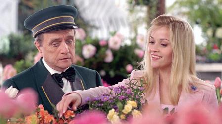 El actor Bob Newhart, junto a la actriz Reese Witherspoon en la película 'Una rubia muy legal II'