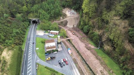 A la derecha de la panorámica, detalle de la obra desarrollada en la boca norte del túnel de Belate