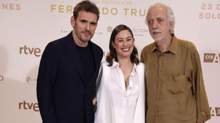 Matt Dillon, Aida Folch y Fernando Trueba, en la presentación de 'Isla perdida' en Madrid