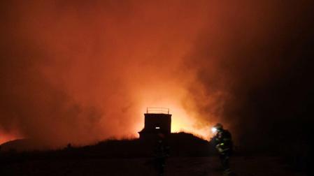 Fotos del incendio de Pamplona: así ha ardido el fuerte de San Cristóbal