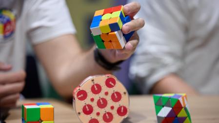 Más de 1.200 participantes se miden en el Europeo de Cubo de Rubik,esta semana en Pamplona