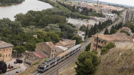 Imagen de las vías del tren a su paso por Tudela
