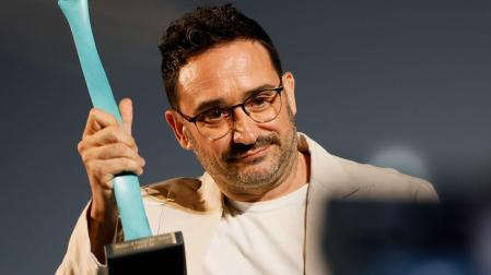 El director Juan Antonio Bayona tras recibir el premio ¿Master of cinema¿ durante la 14ª edición de Atlàntida Mallorca Film Fest