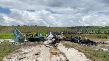 El piloto del avión siniestrado en Nepal con 19 ocupantes es el único superviviente