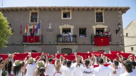 Fotos del cohete de las fiestas de Mélida. /