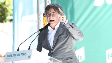 Carles Puigdemont interviene en el acto de celebración del cuarto aniversario de la fundación de Junts