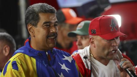 El presidente de Venezuela, Nicolás Maduro, celebra tras conocer los resultados de las elecciones presidenciales este domingo