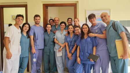 El equipo de sanitarios, en el Hospital Monkole en Kinshasa, donde han trabajado dos semanas.