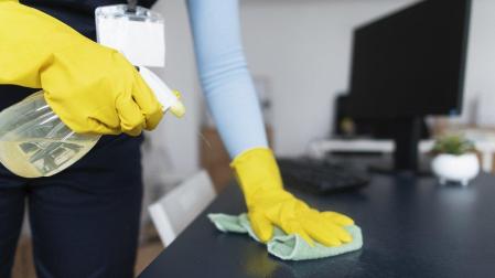 Puesto de limpieza, una de las ofertas que se publican en la web del Servicio Navarro de Empleo