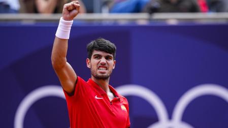 Carlos Alcaraz tras vencer al estadounidense Tommy Paul por 6-3 y 7-6(7), y situarse en las semifinales de París 2024