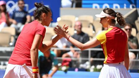 Las tenistas españolas Cristina Bucsa y Sara Sorribes han ganado la medalla de bronce al vencer a las checas Karolina Muchova y Linda Noskova en la semifinal de dobles femenino de los Juegos Olímpicos de París 2024