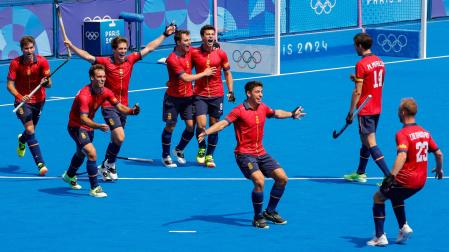 Los jugadores de la selección española de hockey celebran su victoria tras el partido de cuartos de final entre Bélgica y España en los Juegos Olímpicos de París 2024