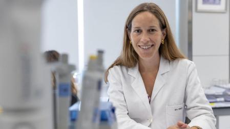 La Dra. Marta García-Goñi en el laboratorio de Inmunología e Inmunoterapia de la Clínica Universidad de Navarra