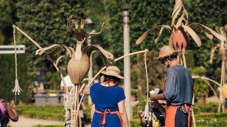 Instalación artístico-botánica en el patio del Palacio de Ezpeleta