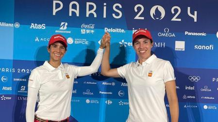 Las golfistas españolas Azahara Muñoz y Carlota Ciganda, en los Juegos Olímpicos de París