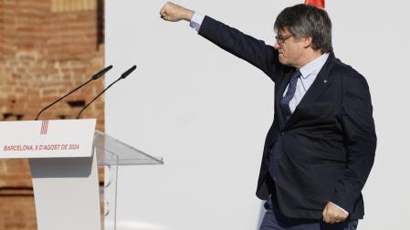 Carles Puigdemont arenga a las masas en su regreso visto y no visto